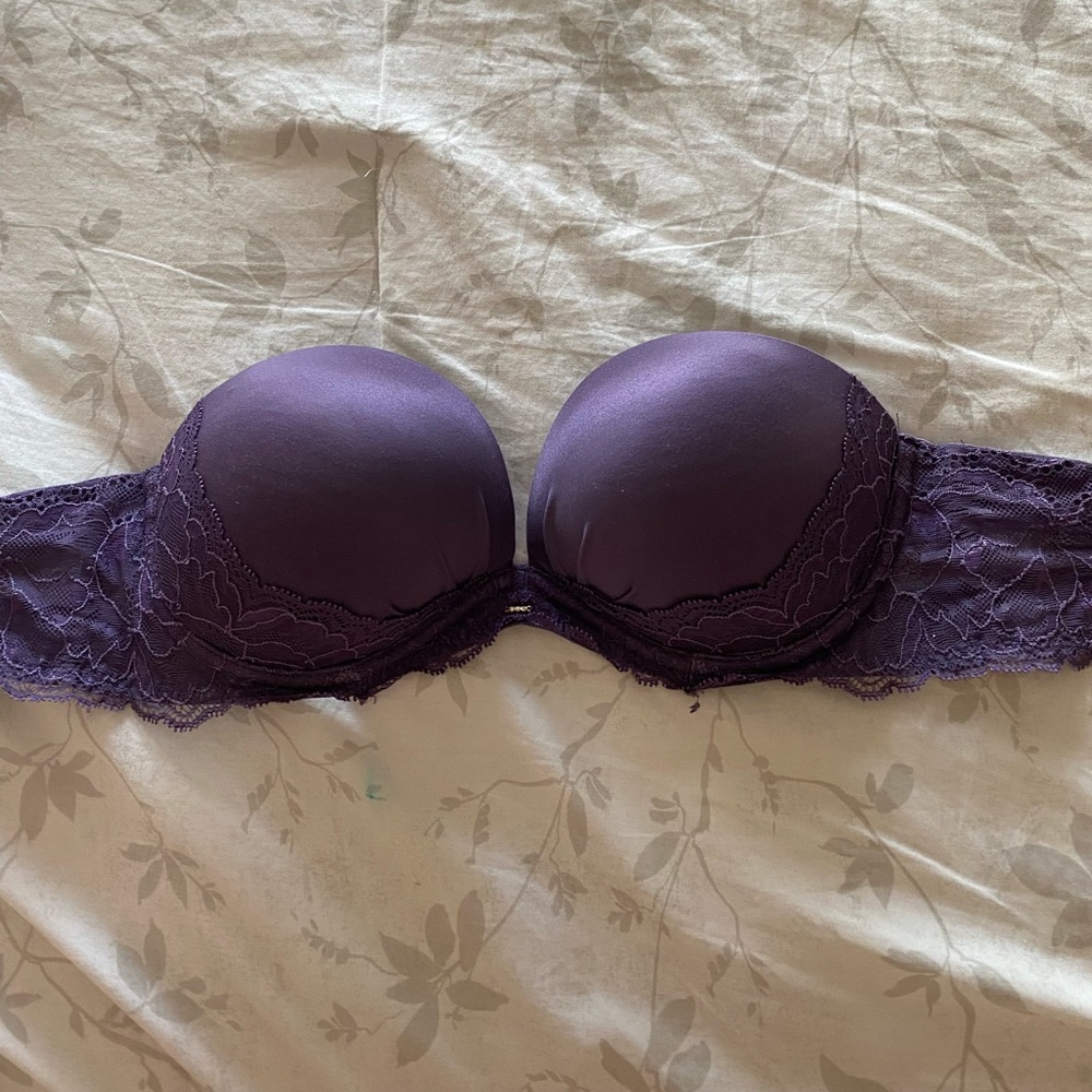 Victoria’s Secret strapless bra